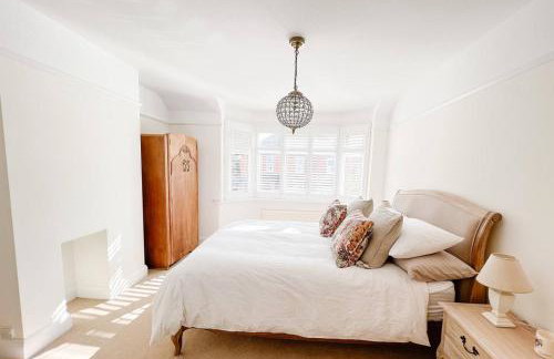 Beautiful spacious Home in Hereford - sleeps 7 - Photo 1