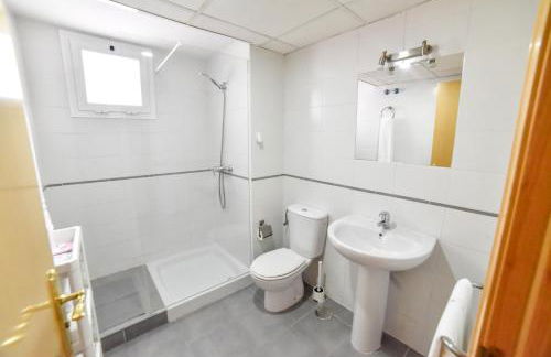 Amplio con Parking, Club y Piscina junto a Sevilla - Photo 12