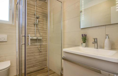 Luxury Villa with extra heated pool with hydromassage, biliard near town center and beach by WiiBuk - Foto 53