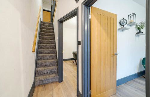 Spacious 3-Bedroom Home Near City Centre with Parking - Foto 25