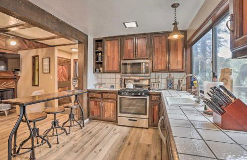 Woodsy Twin Peaks Getaway with Hot Tub and Views! - Foto 9