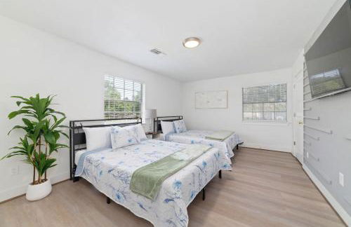 Pickleball-Basketball Oasis-Pool & Spacious Home - Photo 15