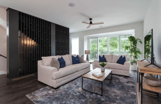 Luxe 4bdr w/ Balcony & Parking, 10 Mins to Broadway 9th Avenue by Avantstay - Foto 1