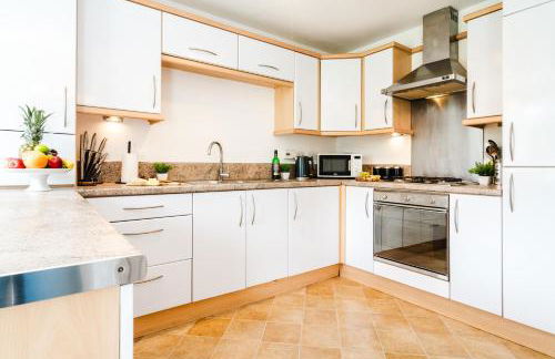 2BR Flat Near City Centre with Free Parking - Foto 58