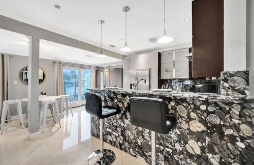 Beach Isles Modern 1BR Waterfront Apartment with Patio - Foto 15