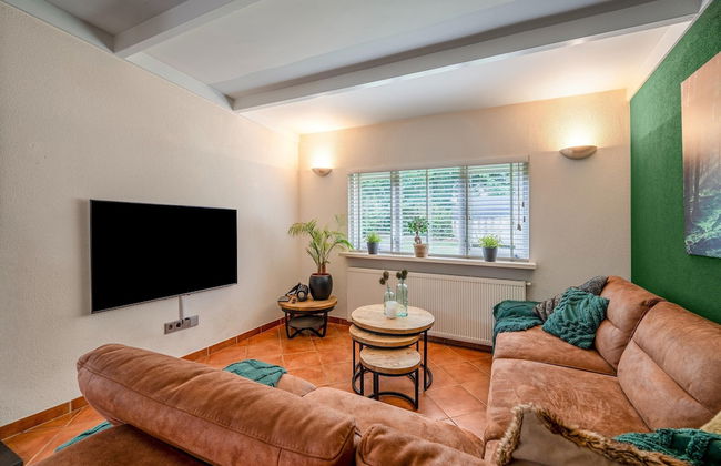 Dog-friendly Stay w/ Spa - Photo 15