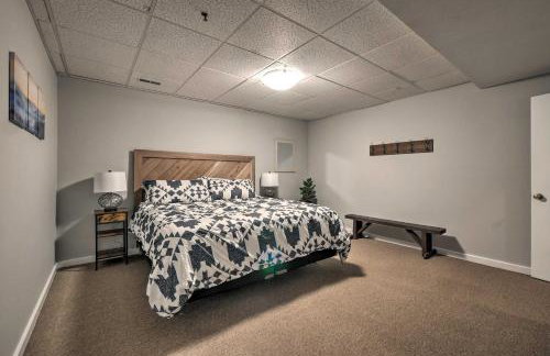 The Red Pine Cabin with Private Pond and Dock! - Foto 13