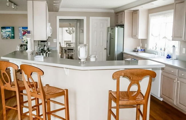 Coastal Escape w Pool Pool Table Walk to Beach - Foto 48