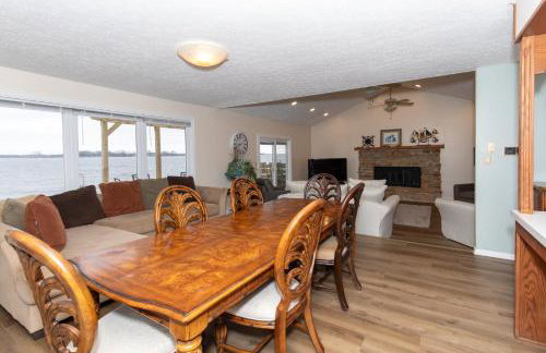 4 Bedroom Lakefront Home with Private Beach on Cedar Point Chaussee - Photo 32