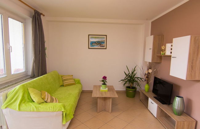 Refined and Timeless Krk Apartment With Terrace - Photo 12