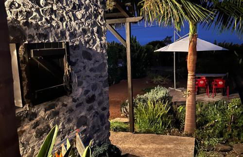 As Casinhas da Madeira - Cosy Stone Cottage in a subtropical garden - Foto 15