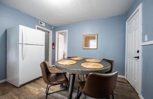 Affordable, Quaint Retreat! 5 Mins to Downtown - Photo 11