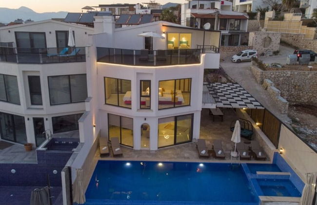 Stunning 4-bedroom Villa in Kaş With Private Pool and Breathtaking Ocean Views - Photo 12