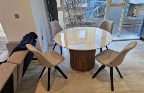 Luxury Corner Apartment by Cambridge Station with Free Allocated Underground Parking & Flexible Beds - Foto 24