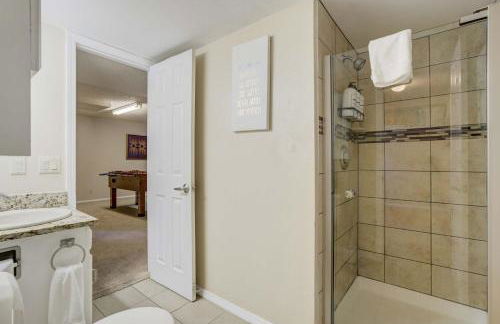 Deep Blue Spacious Escape w Hot Tub & Playground - Foto 50