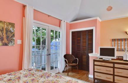 Tranquility by Avantstay Close to Duval St w/ BBQ & Shared Pool - Photo 38