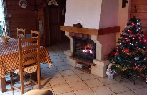 Chalet confortable avec 4 chambres, cheminée, grand terrain, proche pistes et lac - Foto 11