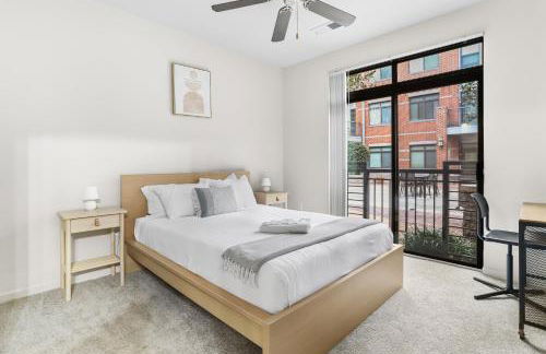 Spacious Comfort Near Downtown Hotspots - Foto 17