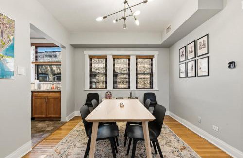 Steps to the Lakefront! This Uptown Beauty is Everything You Need for a Perfect Chicago Getaway condo - Foto 4