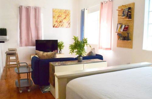 Light-Filled Apt Steps to Beach Convention Center - Foto 4