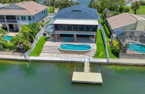 Waterfront home with pool and gameroom! - Foto 2