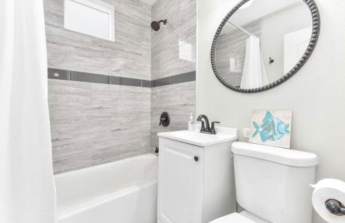 Sunset Island 3 Level Home on the Water sleeps 10 - Photo 42