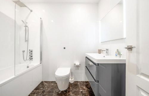 Maida Vale Gem by Little Venice with Stunning Garden - Photo 26