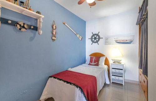 Seaside House With Heated Pool - Photo 20