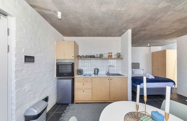 Seaside Studio Apartment, 9 Mins to Queens Beach! - Photo 6