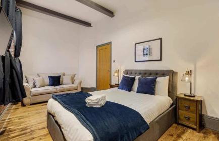 Central Warehouse Apt - Sleeps 8, Pet Friendly - Photo 9