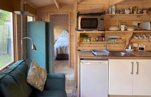 Cosy Garden Log Cabin - Photo 13