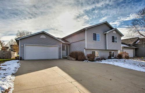 Suburban Gem with Deck 5 Mi from Dtwn Rochester! - Foto 1