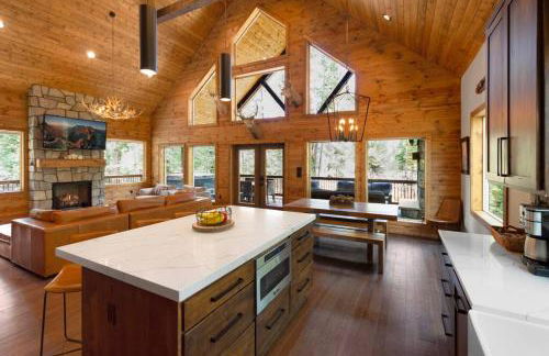One of a Kind Cabin, Covered Deck, Spa, and Games - Foto 5