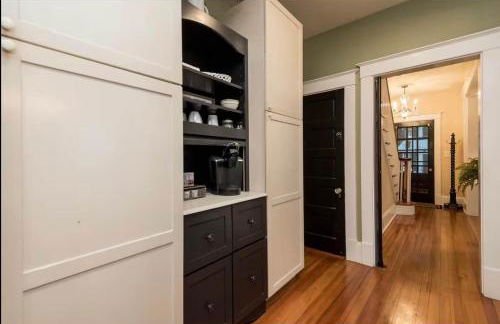 Historic Row Home 1 Block from Gate 1 at USNA - Foto 16