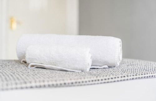 Central Peaceful Home with Parking, Wi-Fi and Garden - Foto 4