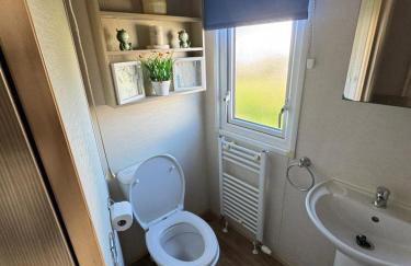Beautiful Holiday Home 3 Bed Caravan by The Beach, Free Wifi, Games Console, TVs & DVD's, Passes Not Included - Foto 24
