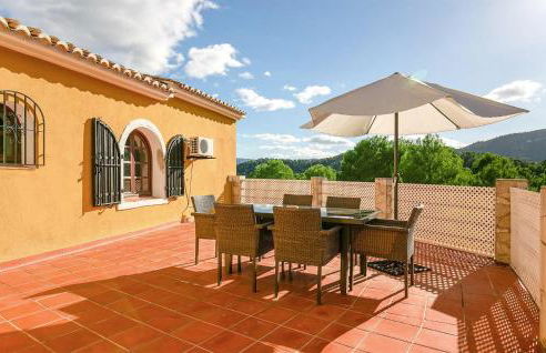 Awesome Home In Oliva With Private Swimming Pool, Can Be Inside Or Outside - Photo 6