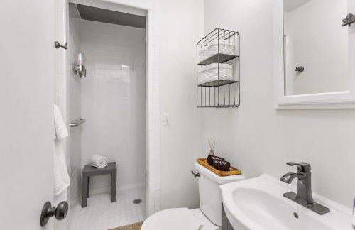 Colonial Cottage with Hot Tub & Sauna-Family Friendly - Photo 19