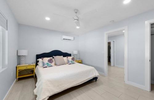 Heated Pool Home steps to the beach - Foto 10