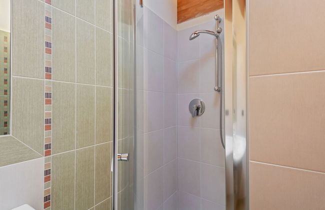 Belvilla by OYO Charming Apartment in Brez With TV - Foto 22