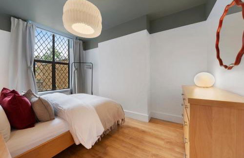 Peaceful Crouch Hill Flat by MoreThanStays - Foto 26