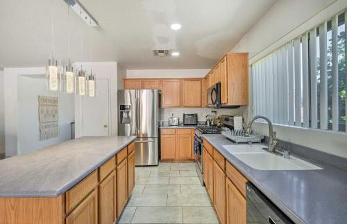 2 Mi to State Farm Stadium! Family-Friendly Home - Photo 8