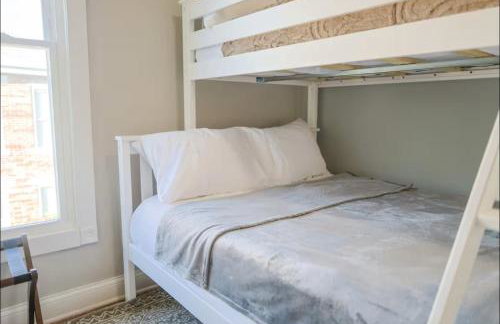 Spacious Home Downtown - Children's Hospital, Pets - Foto 31