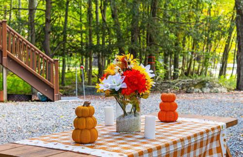 Pocono's Resort | Fire Pit, Jacuzzi, Winter Sport - Foto 3