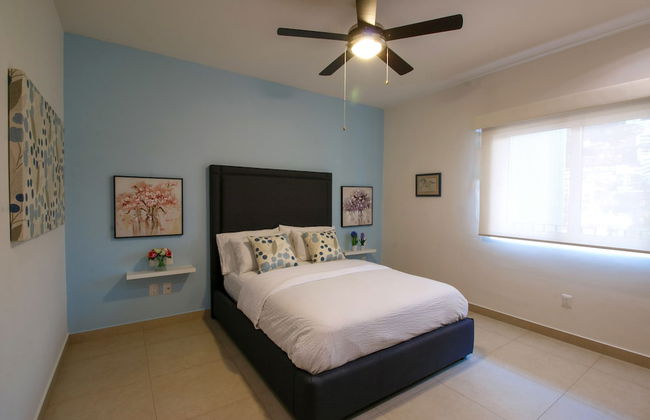 Top Floor 2 Bedroom at Zenith - Foto 2