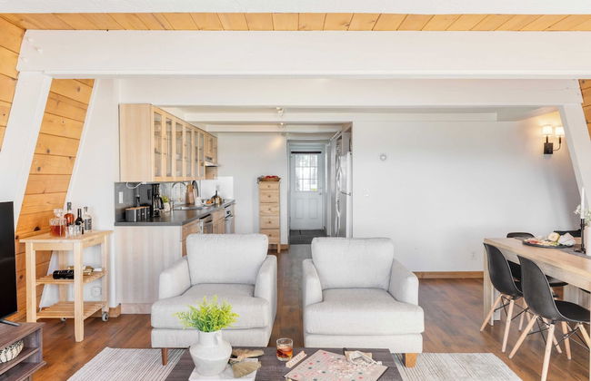 Chickaree & Chickadee Buyout by Avantstay 2 Sister Cabins - Photo 9