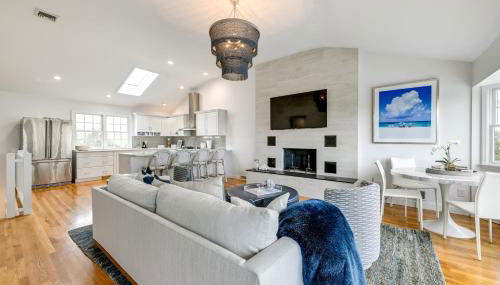 Stunning Westhampton Beach Home with Private Pool - Photo 5