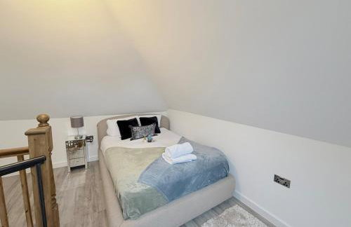 Bright Modern Apartment - Photo 13