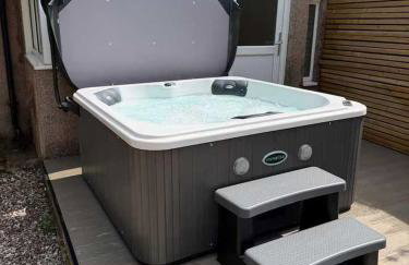 Modern 2 Bedroom Private Detached Cottage With HotTub - Foto 3