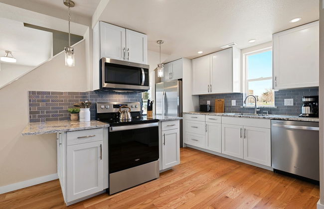 Bright and Stylish Home Great Central Location! - Foto 8